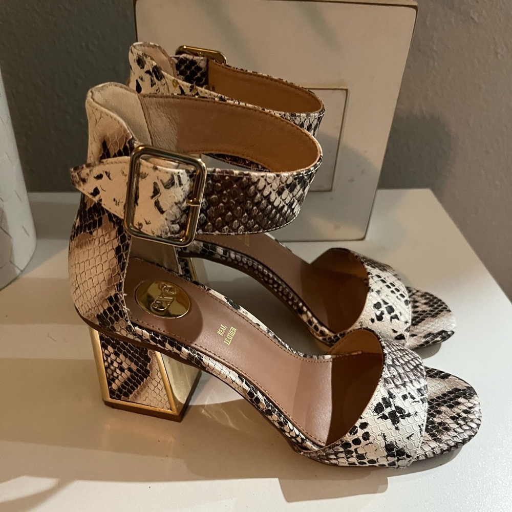 Ladies heels size 7